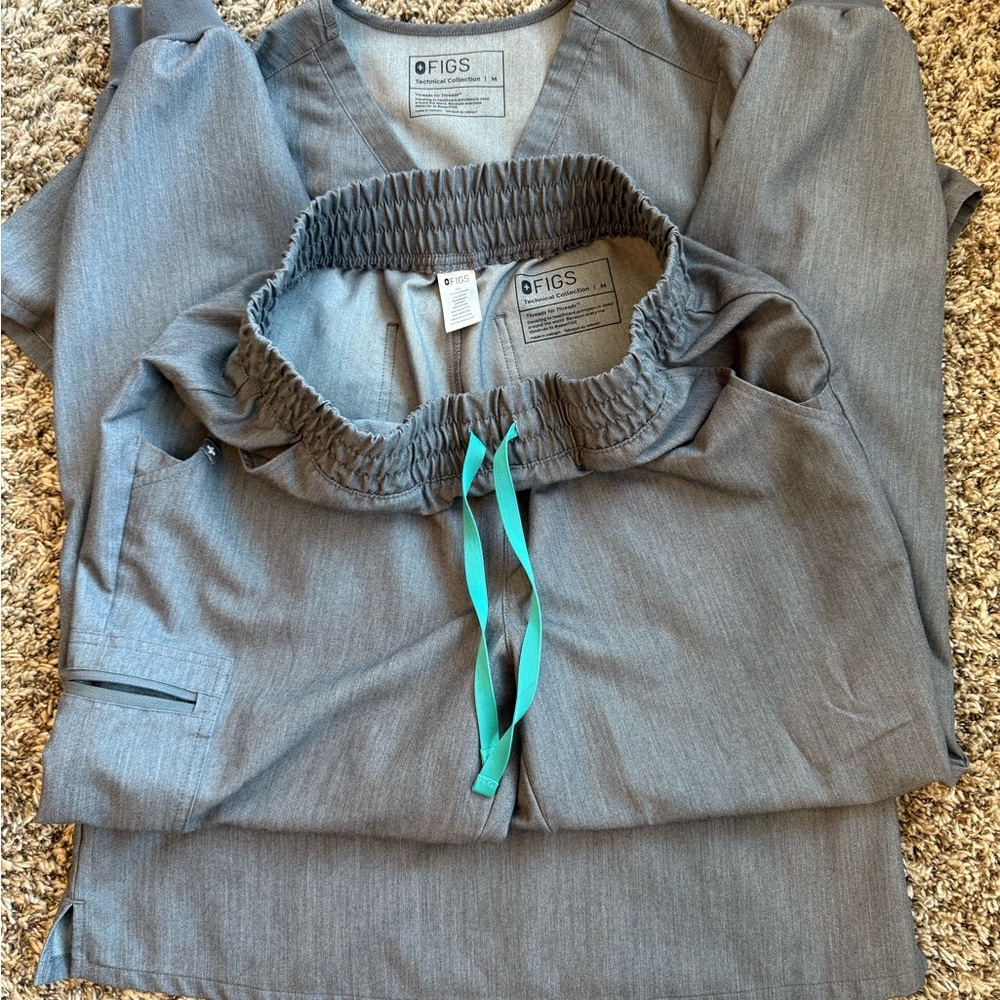 Figs Graphite Scrub Set - Picture 2 of 2